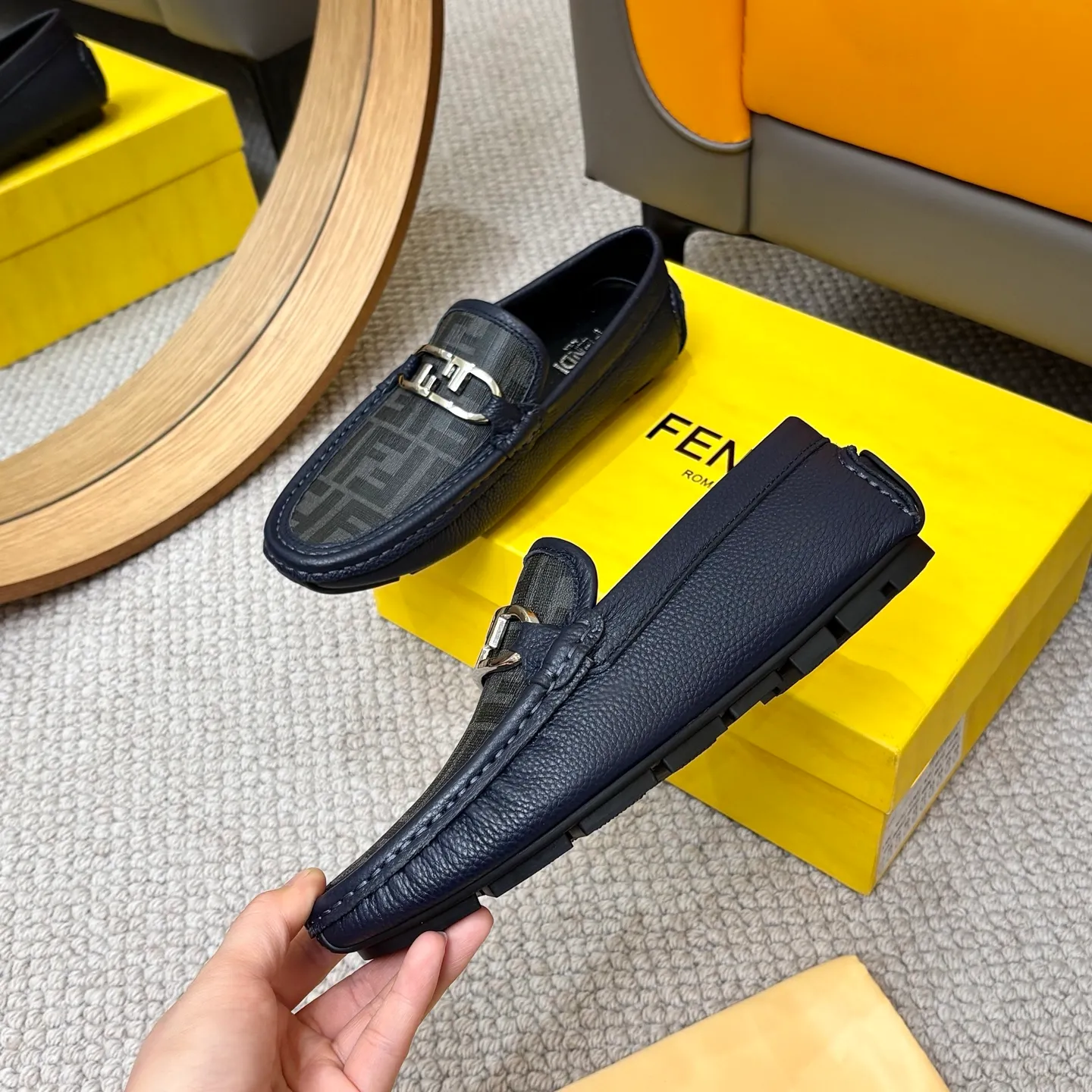 Men's shoes 💰420 [FENDI Fendi] 2⃣️0⃣️2⃣️5️⃣New Milan men's fashion lazy catwalk style ✅ fashionable casual beanie shoes, imported calfskin fabric, super smooth texture, sweat-absorbent and breathable, (sheepskin lining). Metal LOGO on the shoe body, Medusa avatar, irregular avatar, high-end craftsmanship logo✅ French Loft set foot design style 👟Low-key and elegant, great on-foot effect... Men's shoe size: 38-46 (4-12)